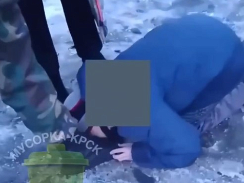 В Красноярске подростки заставили школьника целовать ботинки. Фото и видео: «Мусорка КРСК»