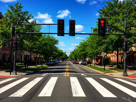 Водитель на иномарке сбил 8-летнего ребенка в Железногорске и уехал с места ДТП. Фото: Шедеврум