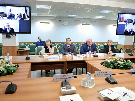 Инвалидность в будущем и нехватка лекарств: проблемы пациентов с редкими болезнями обсудили в Москве. Фото: пресс-служба Государственной Думы