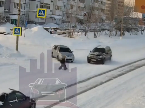 Две семилетние девочки попали под колеса автомобилистки из Красноярского края. Фото и видео: ЧП Красноярск