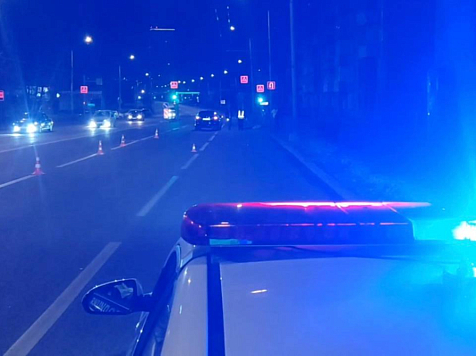 На улице Калинина в Красноярске насмерть сбили 48-летнюю женщину, а на Путепроводе на железнодорожных путях погибла молодая девушка. Фото, видео: Госавтоинспекция Красноярского края