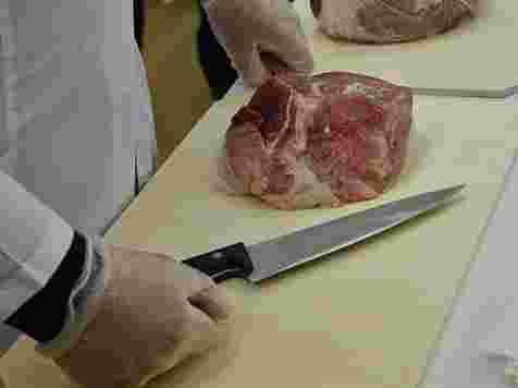 Большинство свинины из популярных магазинов повторно размораживают . Фото:prodnadzor.info