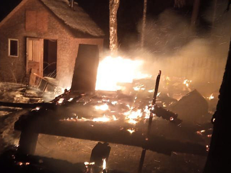 Под Красноярском при пожаре погиб человек в садовом доме. Фото: МЧС