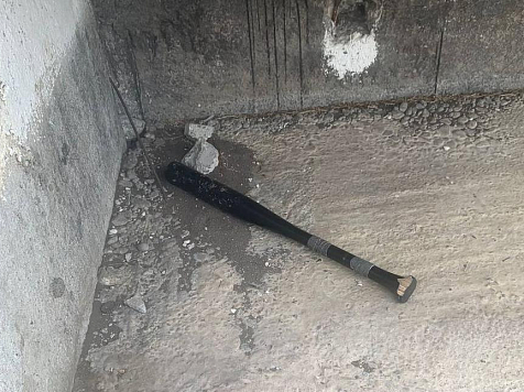 В Саяногорске подросток ударом биты отправил в больницу сверстника из-за мелкого отказа 