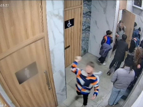 Общественные туалеты на Ярыгинской набережной страдают от рук красноярцев . Фото: Туристический информационный центр края