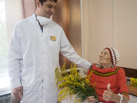 В Красноярске успешно прооперировали двух 90-летних пациенток с переломами бедра . Фото: Минздрав