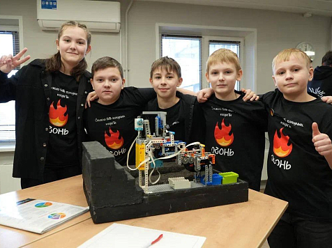 Глава города Владислав Логинов встретился с командами юных инженеров. Фото: администрация Красноярска