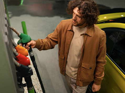 В Красноярском крае третий месяц дорожает бензин. Во сколько теперь обойдется заправка?. Фото: Freepik