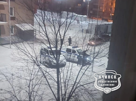 Один человек попал в больницу после ночных разборок в Ачинске. Фото: сообщество Вконтакте «Ачинск общественное движение»