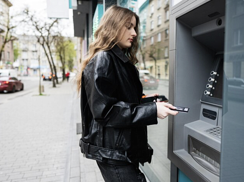 Мошенники вымогали у юной норильчанки 800 тысяч рублей за «госизмену» родителей. Фото: Freepik