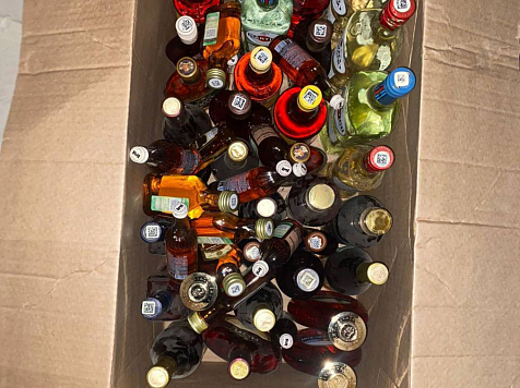 В Октябрьском районе Красноярска из магазина изъяли 476 бутылок алкоголя без лицензии . Фото: МВД 24