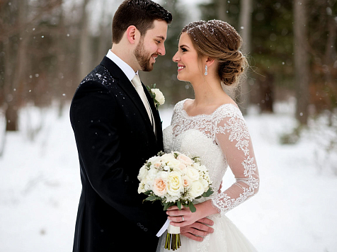 В день Конституции в Красноярском крае связали судьбы 150 пар. Фото: Shedevrum