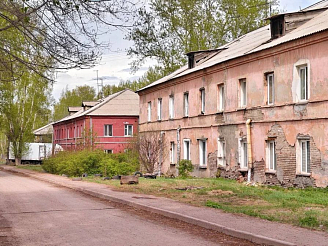 На правом берегу Красноярска начали расселять аварийный блок домов