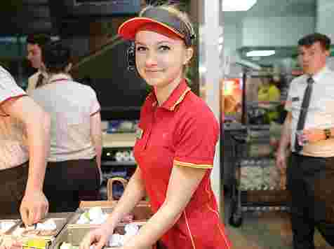 Студентов и выпускников СФУ зазывают работать в «Макдональдсе» за 20 тысяч. Фото: rabotavmcdonalds.ru