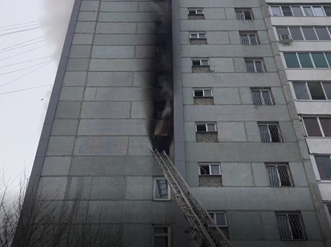 В Красноярске горит высотка на Предмостной площади