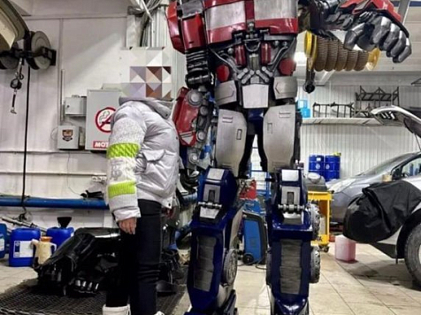 В Красноярске продают Оптимус Прайма за 120 тысяч рублей. Фото: сервис объявлений «Юла»