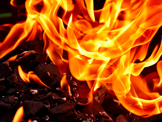 Первый пожар в 2022 году в Красноярске мог произойти из-за пиротехники
