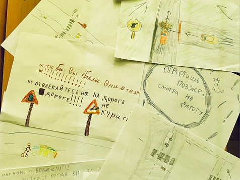 Красноярским водителям сегодня напомнили о Дне выключенных гаджетов. Фото: https://vk.com/gibdd24