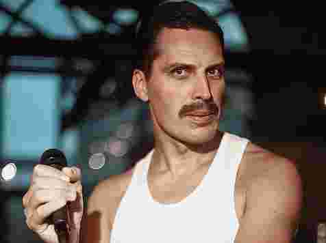 Красноярец перевоплотился в рок-звезду Фредди Меркьюри и стал героем вечеринки (фотоподборка). Фото: instagram.com/lerchoise/