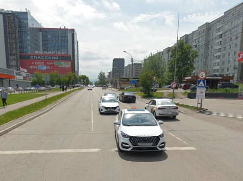 В Красноярске запретили парковку и остановку на Ладо Кецховели . Изображение: yandex.ru/maps