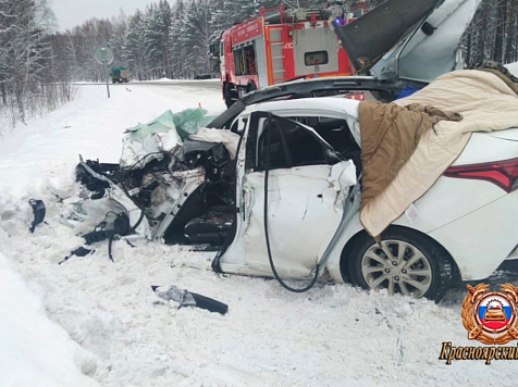 В Балахтинском районе при лобовом столкновении с грузовиком погибла 13-летняя пассажирка Hyundai. Фото: ГИБДД Красноярского края