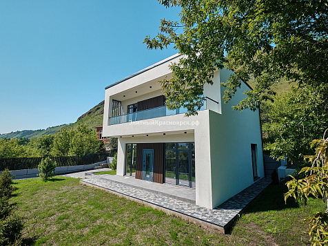 В Удачном продают двухэтажную южную виллу за 37 млн рублей. Фото: elitekrsk. ru