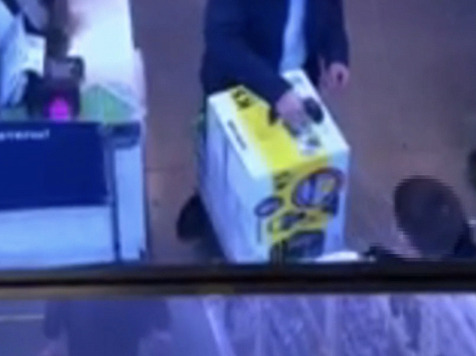 В строительном магазине Красноярска мужчины пытались купить автомоечную станцию за 200 рублей. Фото и видео: Росгвардия