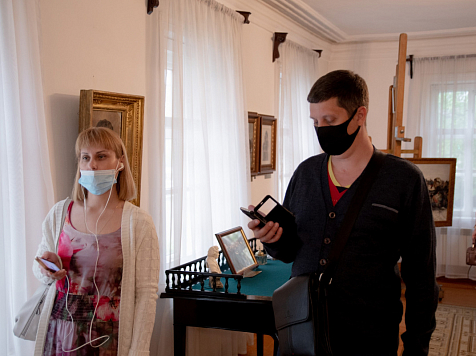 В красноярском музее-усадьбе Сурикова появились аудиоэкскурсии для незрячих. Фото: https://vk.com/usadbasurikova