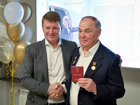 Президент России присвоил меценату Хазрету Совмену орден «За заслуги перед Отечеством». Фото: мэрия