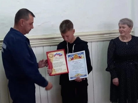 В Совете Федерации наградят подростка из Красноярского края, спасшего ребёнка от собаки. Фото: vk.com/public192457752