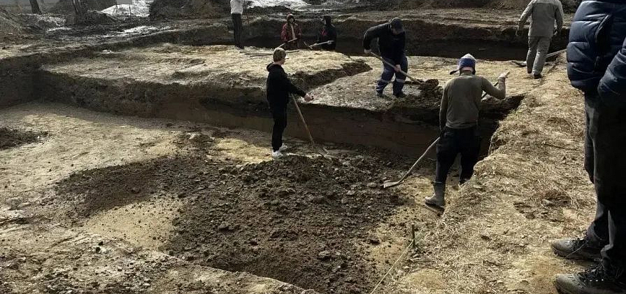 В Красноярске нашли кости мамонта на территории Успенского монастыря 