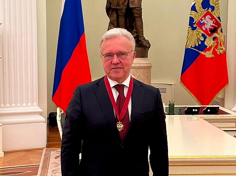 Экс-губернатора Александра Усса наградили орденом «За заслуги перед Отечеством» III степени в Кремле. Фото: Василий Нелюбин