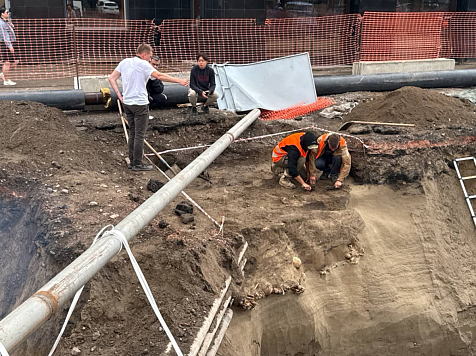 В центре Красноярска у БКЗ нашли черепа и кости во время ремонта дороги