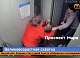 Спустились до рукоприкладства — в Красноярске пенсионерки устроили драку в лифте