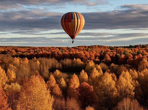 В Красноярске больше нельзя прокатиться на воздушном шаре. Фото: Шедеврум