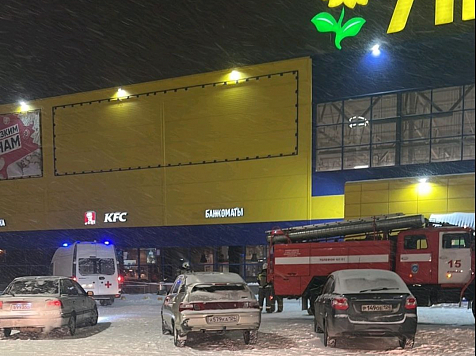 В Ачинске людей эвакуировали из гипермаркета из-за бесхозной сумки . Фото: газета "Город "А"