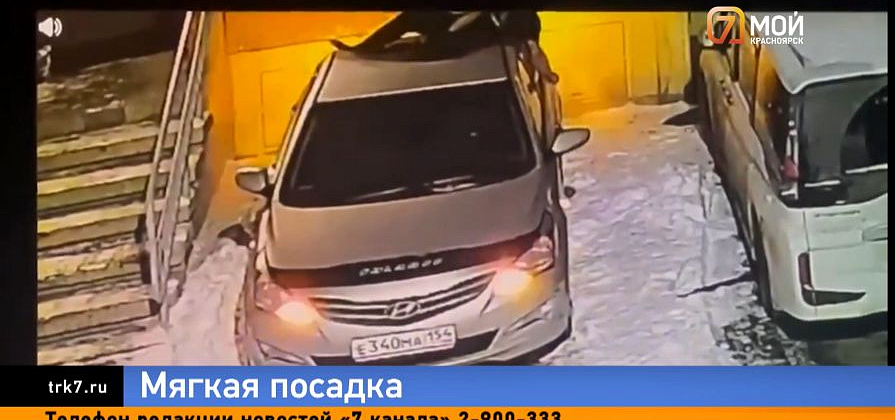 На Молокова мужчина выпал с шестого этажа на автомобиль