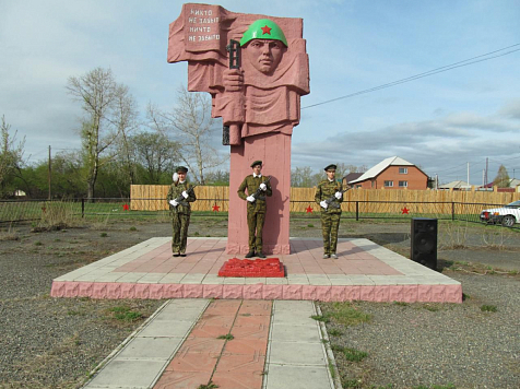 Глава хакасского села вместо реставрации снесла посвященный ВОВ мемориал. Фото: Старый мемориал / ГСУ СК России по Красноярскому краю и Республике Хакасия