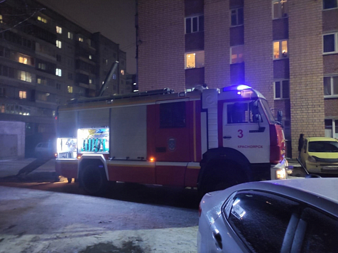 В Красноярске загорелась комната в общежитие на Забобонова. Фото: ЧП Красноярск