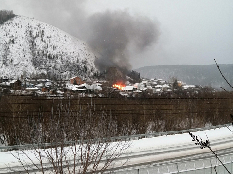 Пожар в частном секторе Красноярска. Фото, видео: https://vk.com/lkruchkov2011