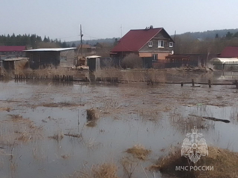 В Красноярском крае из-за талых вод затопило больше 30 участков. Фото: ГУ МЧС по Красноярскому краю
