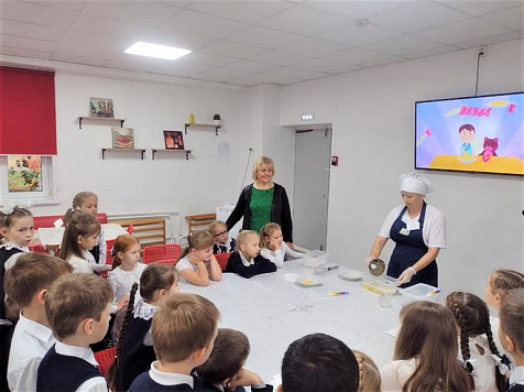 Ученики школы №137 в Красноярске поучаствовали в кулинарных мастер-классах. Фото: Администрация города Красноярск