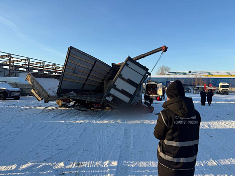 Водителя транспортной компании задавило насмерть запчастями на одной из промбаз Красноярска. Фото: ГСУ СК РФ