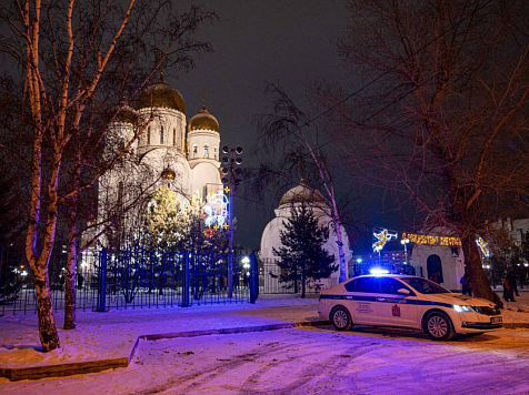 В Красноярском крае больше 10,5 тысяч человек пришли на рождественские службы . Фото: mvd_24