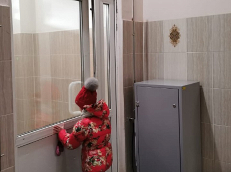 Еще в двух красноярских высотках появились дезинфицирующие рамки 