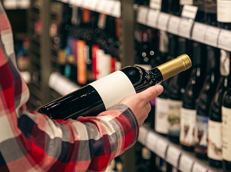 В Красноярском крае запретили продавать алкоголь после 21:00. Фото: Freepik