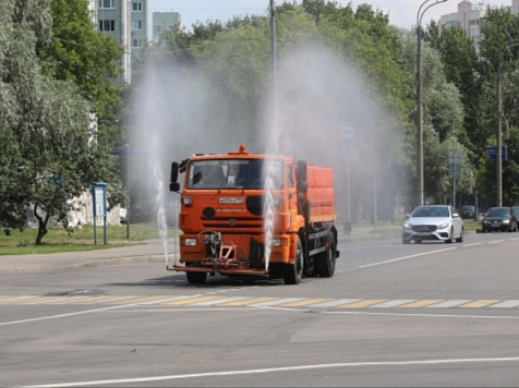 Поливальные машины в день Ивана Купала устроили шоу фонтанов в Красноярске. Фото: АО «САТП»
<p>
</p>
