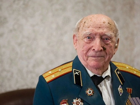 В Красноярске ветерану ВОВ Борису Быстрову исполнилось 99 лет. Фото: мэрия