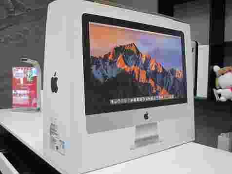 Таможня забрала из магазинов десятки телефонов и часов Apple на 5 млн (видео)