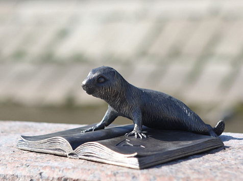 В Красноярске установили восьмого бронзового суслика по кличке Афоня. Фото: администрация Красноярска